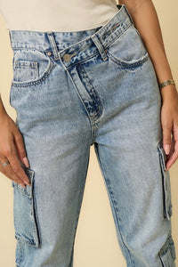 CROSSOVER RELAXED CARGO JEANS