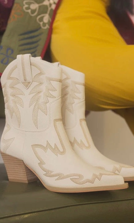 Nantes - Embroidered Cowboy Boots